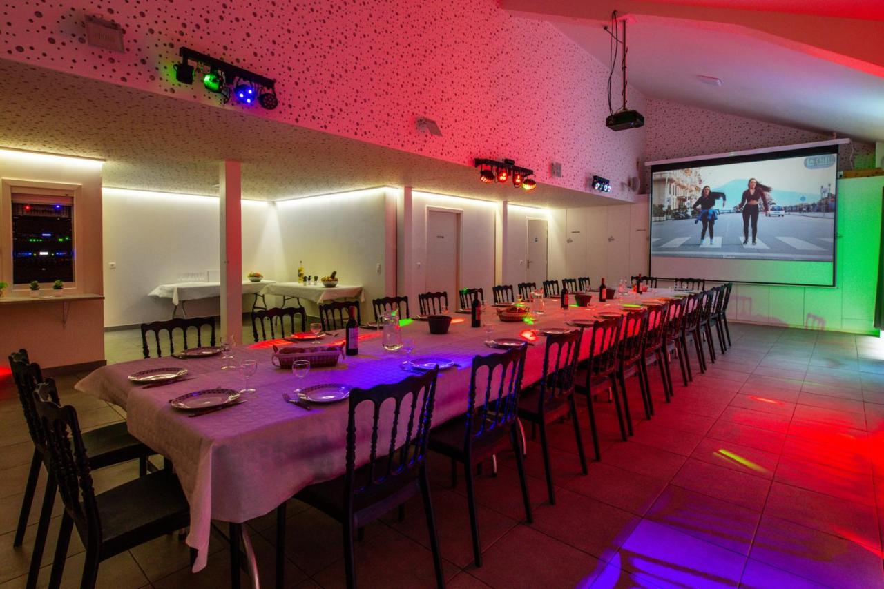L'Epinette - Gite De Groupe Et Salle De Reception Allevard Exteriör bild
