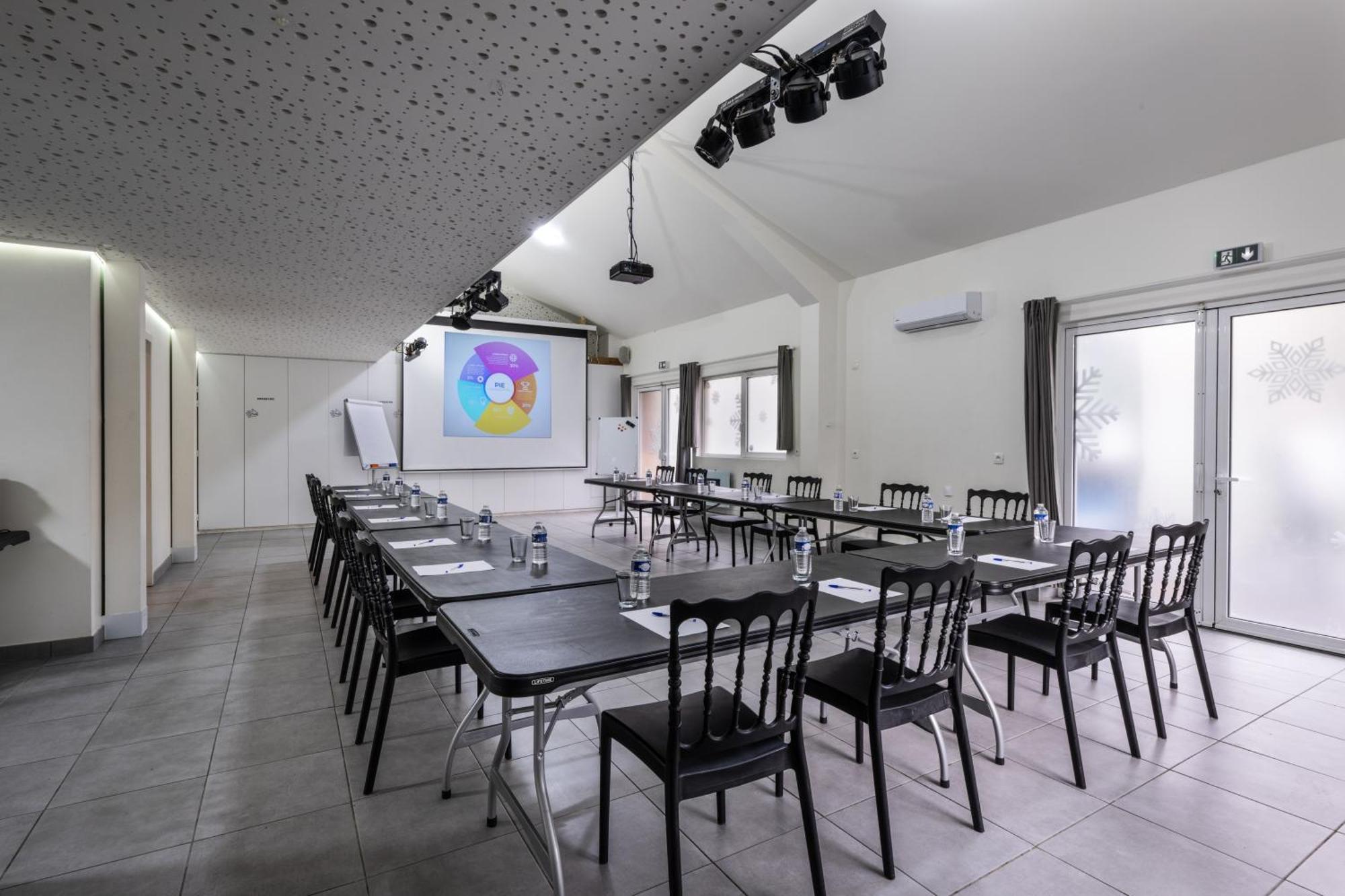 L'Epinette - Gite De Groupe Et Salle De Reception Allevard Exteriör bild