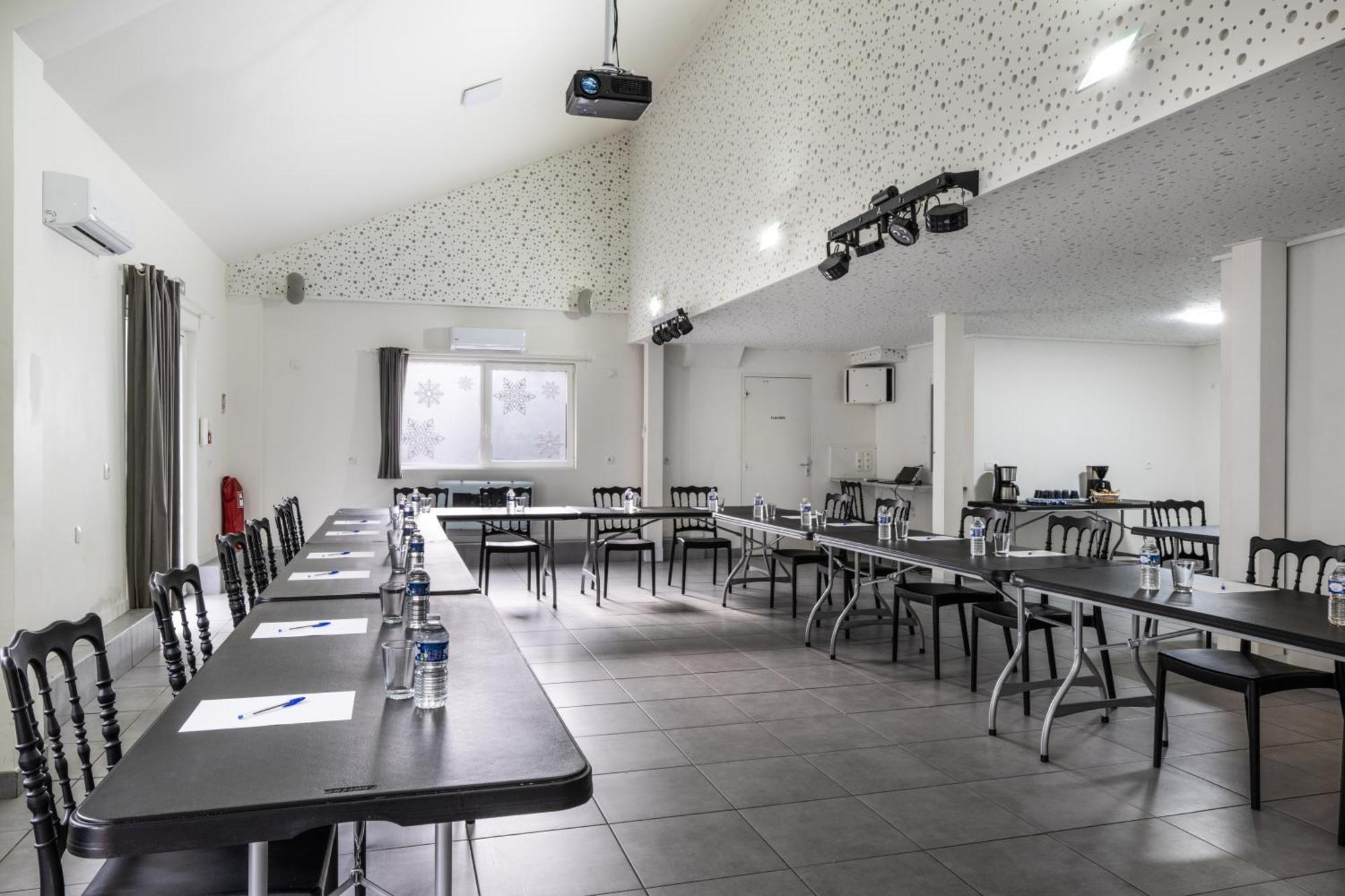 L'Epinette - Gite De Groupe Et Salle De Reception Allevard Exteriör bild